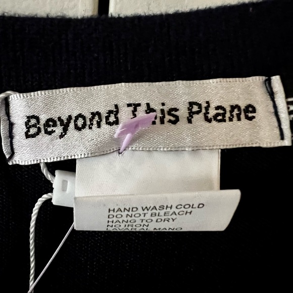 Beyond this plane tunic top - Picture 3 of 7